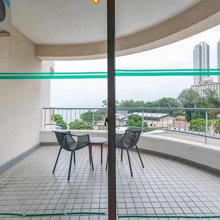 Romantic Couple Suite + Beach-Front Balcony ทานจุงบุงาห์ ภายนอก รูปภาพ