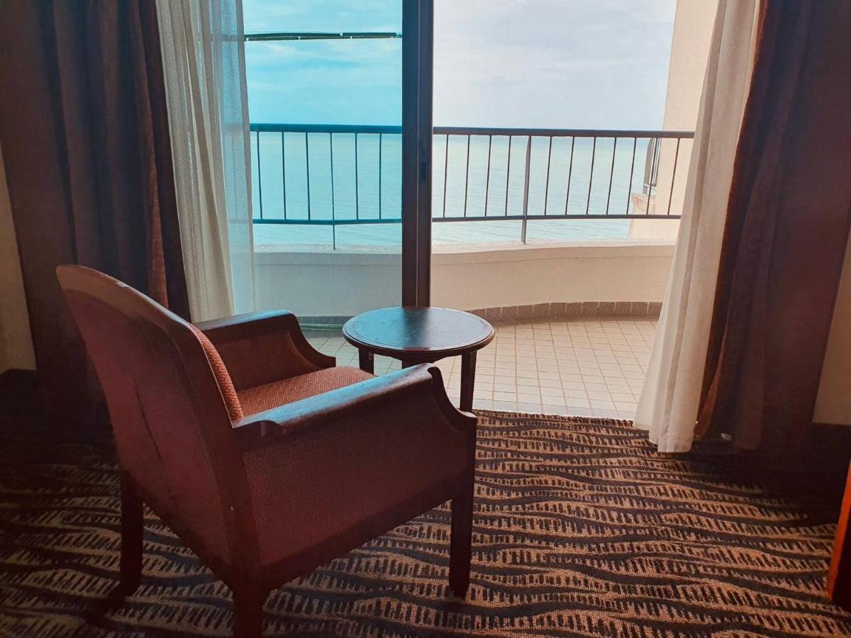 Romantic Couple Suite + Beach-Front Balcony ทานจุงบุงาห์ ภายนอก รูปภาพ