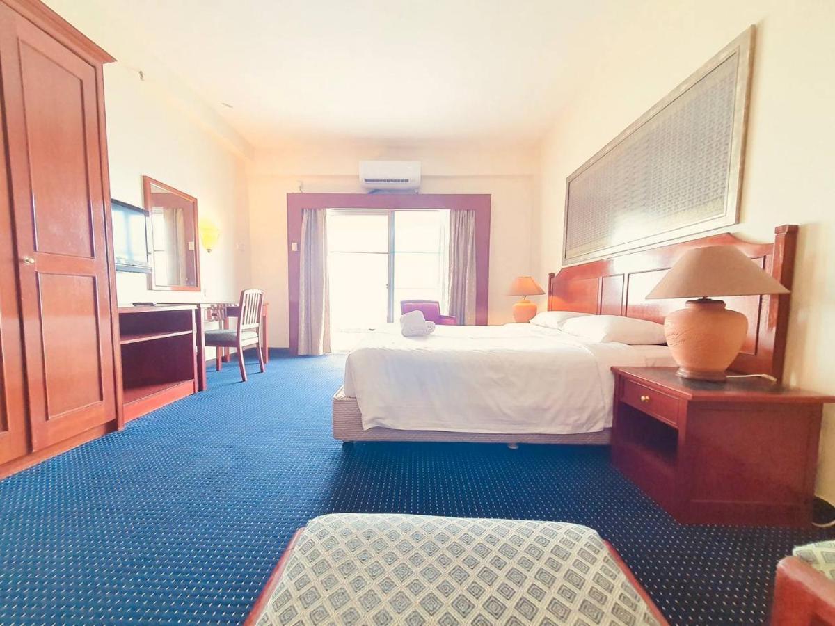 Romantic Couple Suite + Beach-Front Balcony ทานจุงบุงาห์ ภายนอก รูปภาพ