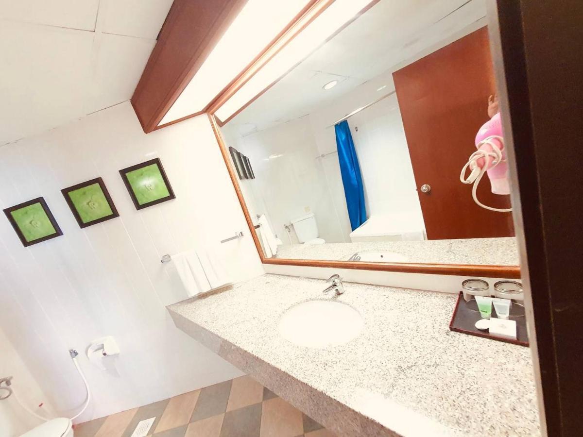 Romantic Couple Suite + Beach-Front Balcony ทานจุงบุงาห์ ภายนอก รูปภาพ