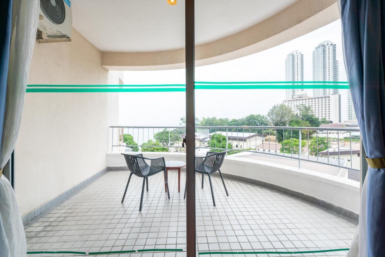 Romantic Couple Suite + Beach-Front Balcony ทานจุงบุงาห์ ภายนอก รูปภาพ