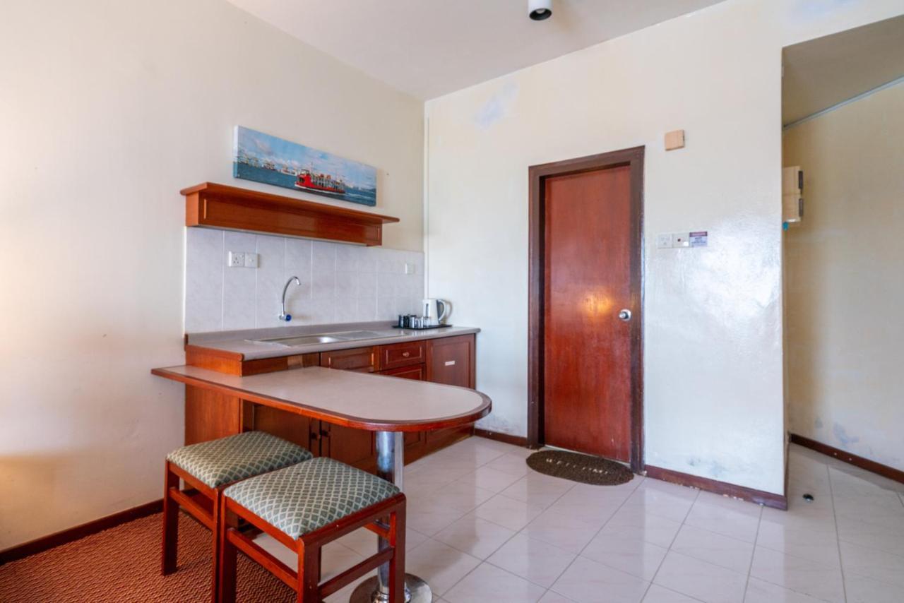Romantic Couple Suite + Beach-Front Balcony ทานจุงบุงาห์ ภายนอก รูปภาพ