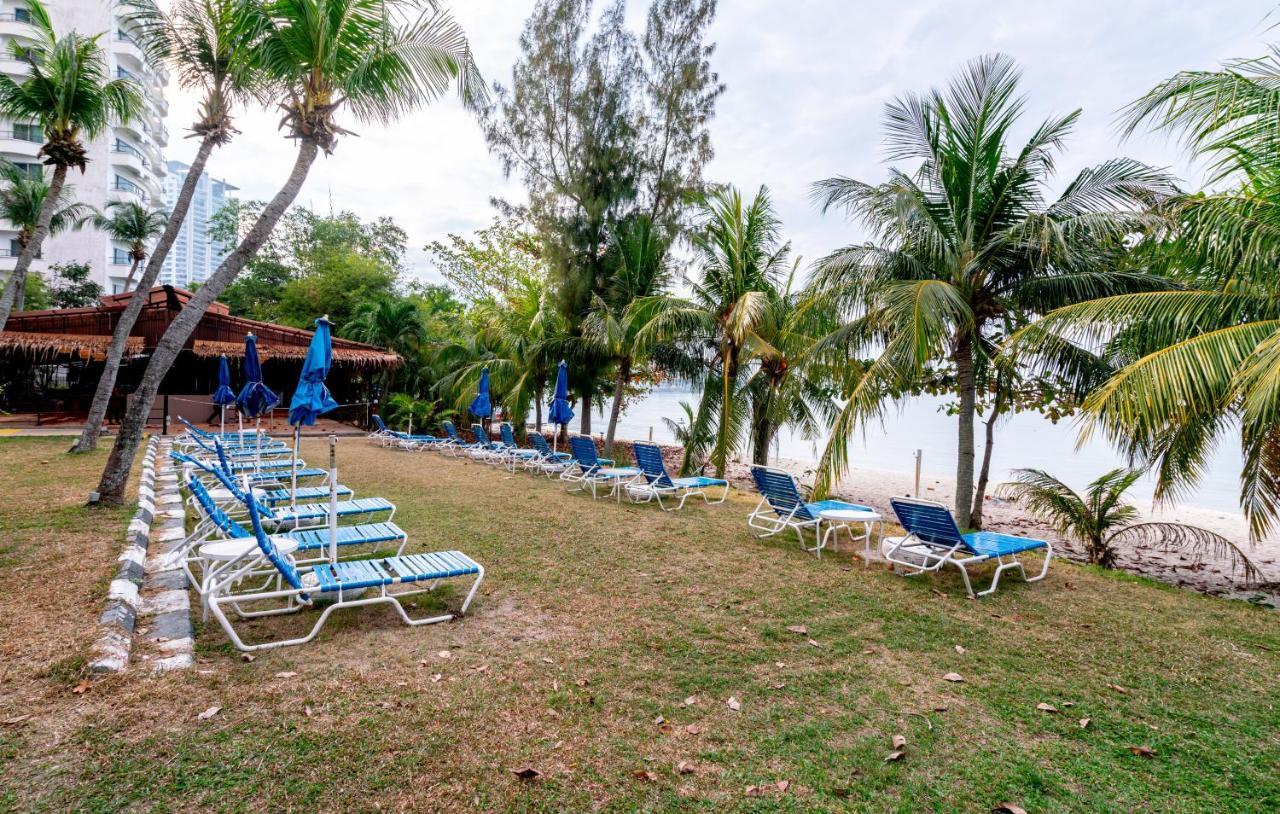 Romantic Couple Suite + Beach-Front Balcony ทานจุงบุงาห์ ภายนอก รูปภาพ