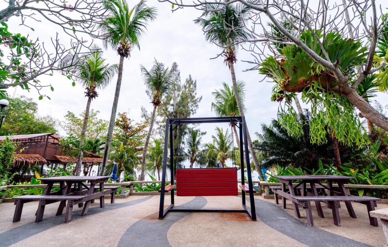 Romantic Couple Suite + Beach-Front Balcony ทานจุงบุงาห์ ภายนอก รูปภาพ