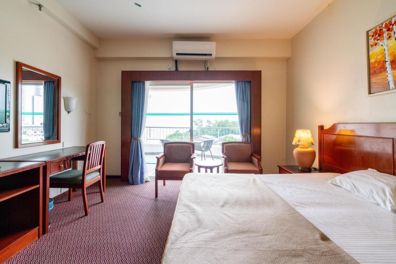 Romantic Couple Suite + Beach-Front Balcony ทานจุงบุงาห์ ภายนอก รูปภาพ