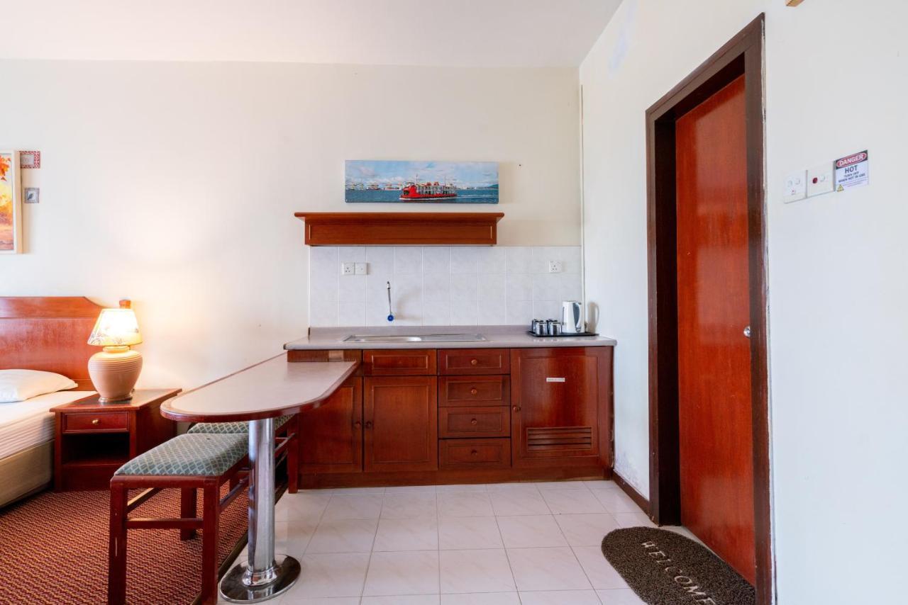 Romantic Couple Suite + Beach-Front Balcony ทานจุงบุงาห์ ภายนอก รูปภาพ