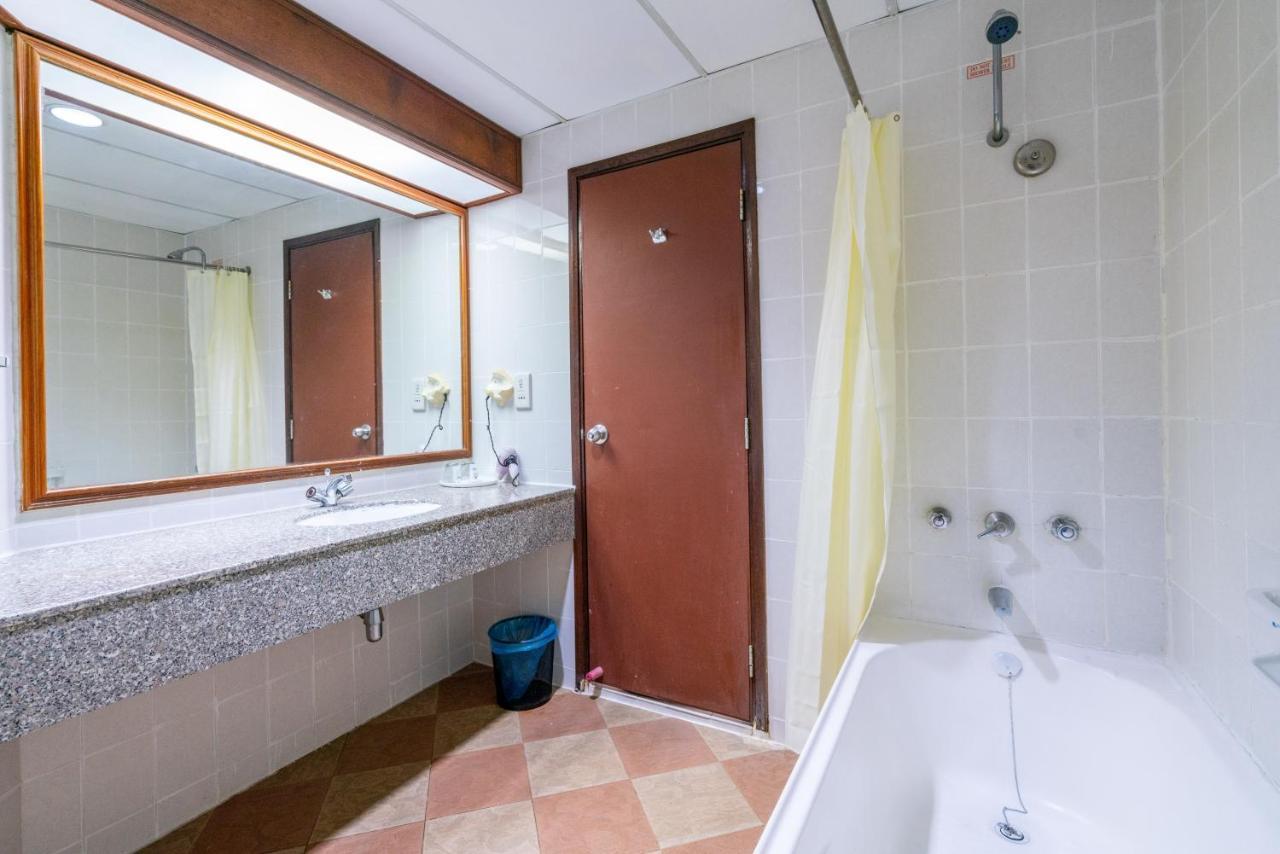 Romantic Couple Suite + Beach-Front Balcony ทานจุงบุงาห์ ภายนอก รูปภาพ
